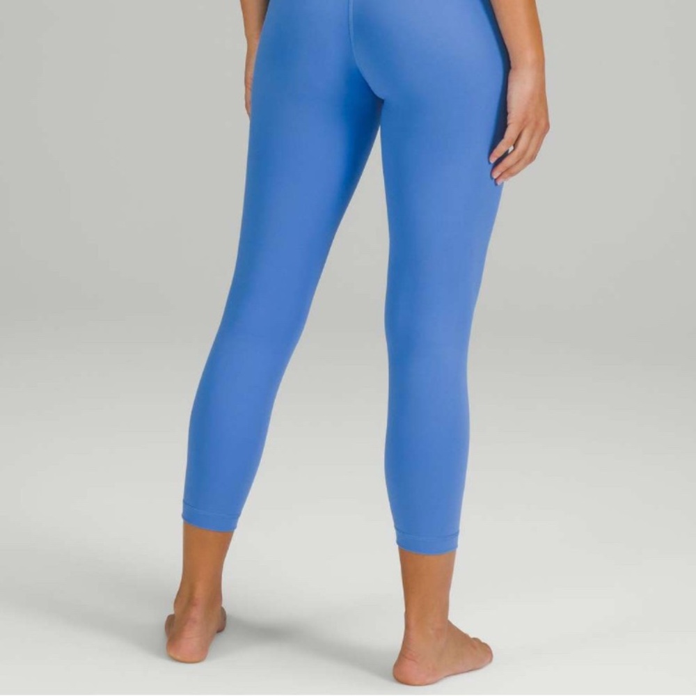 ❌ SOLD ❌💙 Lululemon Wunder Under High-Rise Crop 23" Size 4 💙 like new!